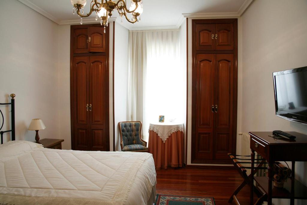 Hotel Pousada Vicente Risco Castro Caldelas Exterior photo